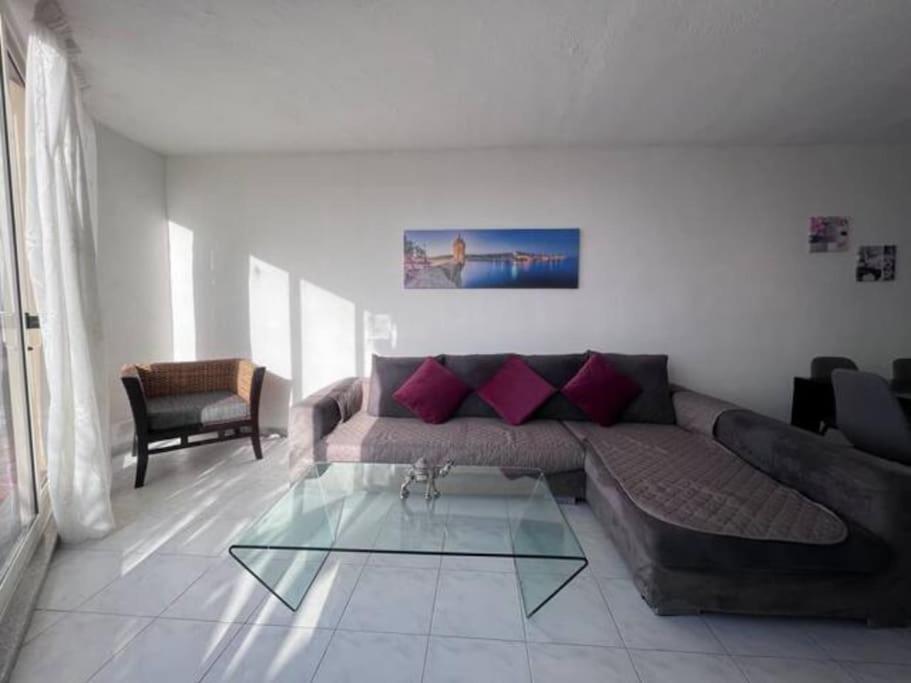 Spacious And Lovely Seaview Apartment